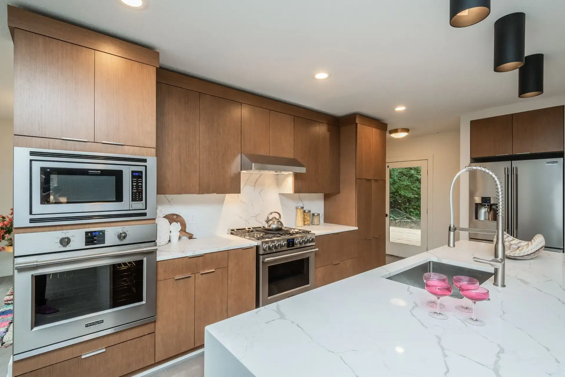 Stunning Modern Kitchen Renovation With Limited Space image